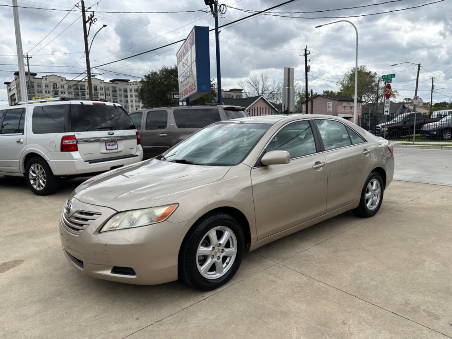 2007 Beige /Beige Toyota Camry LE (4T1BE46K47U) with an 2.4 engine, Automatic transmission, located at 1501 West 15th St., Houston, 77008, (713) 869-2925, 29.797941, -95.411789 - Photo#0